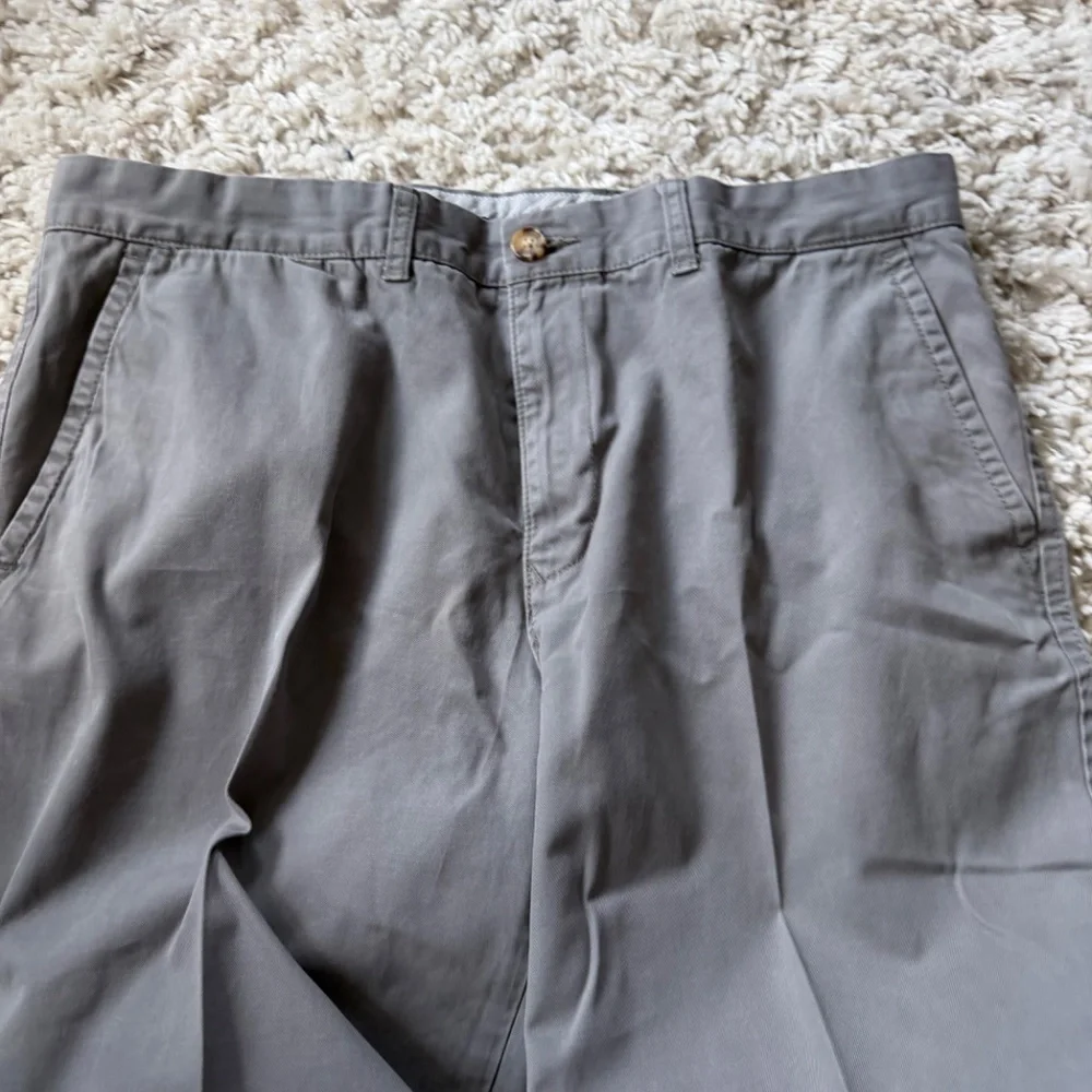 Stylish Tommy Hilfiger Men's Gray straight leg, comfortable business casual Chin
